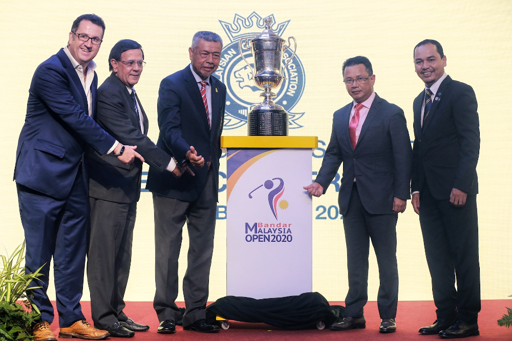 (From left) Asian Tour director of partnership Charlie Tingey, Datuk Majid Manjit Abdullah representative of Tan Sri Lim Kang Hoo, executive vice chairman of Iskandar Waterfront Admiral, MGA president Tan Sri Mohd Anwar Mohd Nor, 