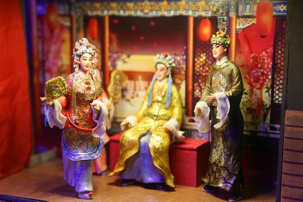 It’s no easy feat to get clay materials to mimic the appearance of cloth, as seen on the Chinese opera figurines. — Picture by Choo Choy May