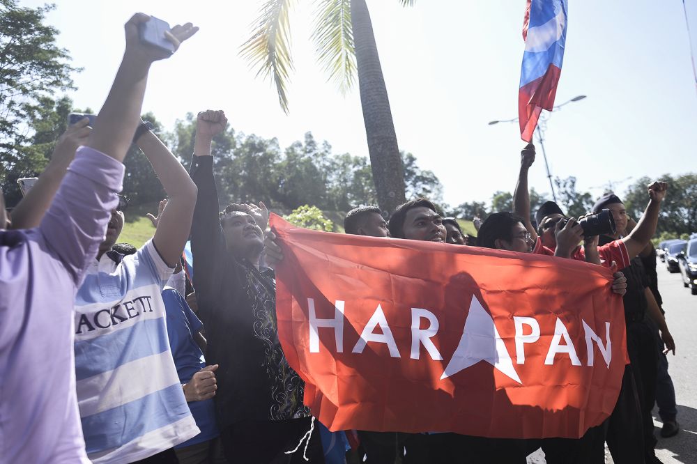 Supporters cheer PKR MPs who arrived at Istana Negara in an open-top tour bus on February 26, 2020. u00e2u20acu2022 Picture Miera Zulyana