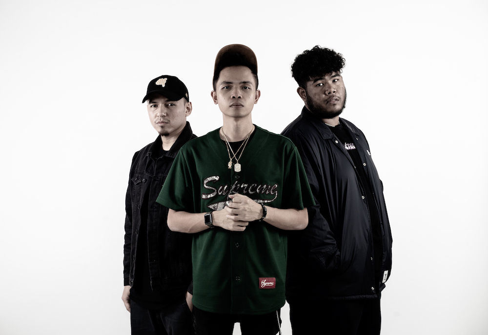 Promo photo for ‘Ada Kau Kisah’: (From left) Kmy Kmo, Rauzan Rahman, Izhar. — Picture courtesy of Rauzan Rahman