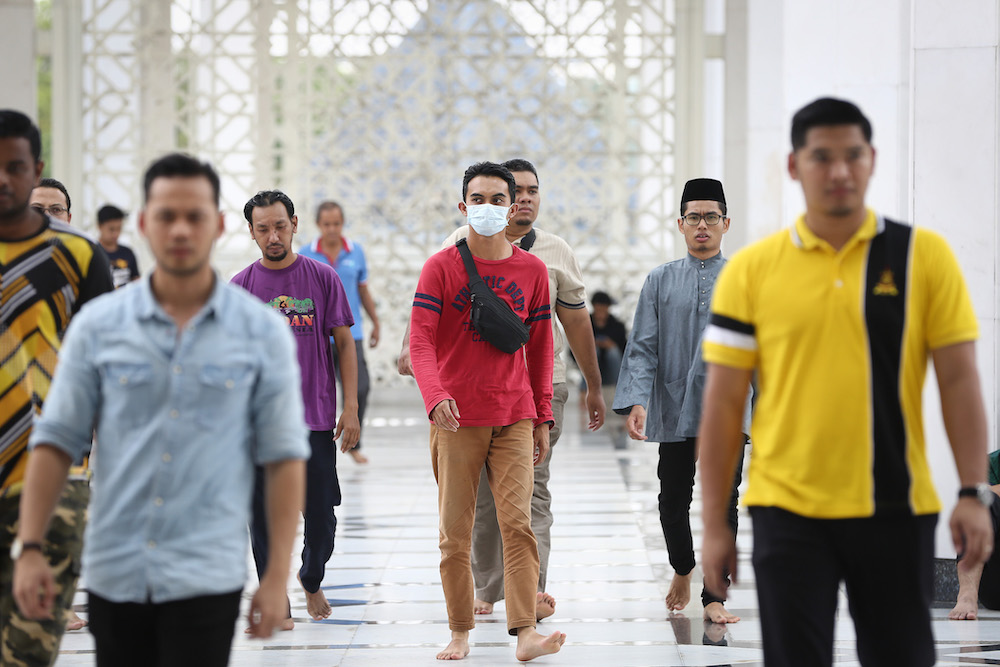 A man wears a protective mask as he attends Friday prayers at Sultan Salahuddin Abdul Aziz Shah Mosque in Shah Alam March 13, 2020. u00e2u20acu201d Picture by Yusof Mat Isa