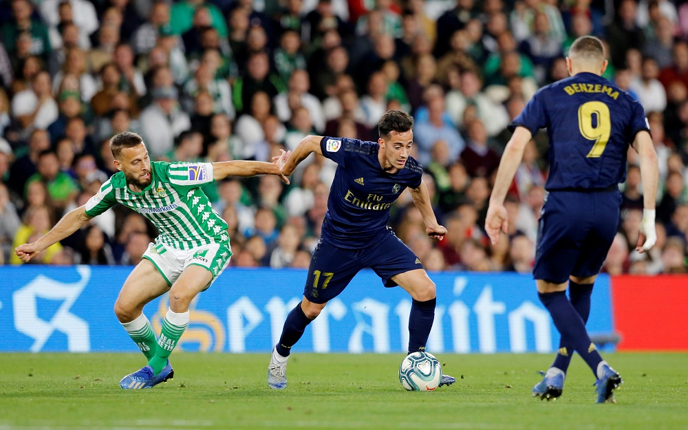 Real Madrid's Lucas Vazquez in action with Real Betis' Sergio Canales at the Benito Villamarin Stadium in Seville March 8, 2020. u00e2u20acu201d Reuters pic