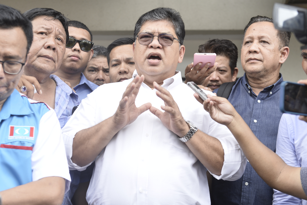 Datuk Johari Abdul speaks to PKR supporters at the PKR headquarters on March 1, 2020. u00e2u20acu201d Picture by Miera Zulyana