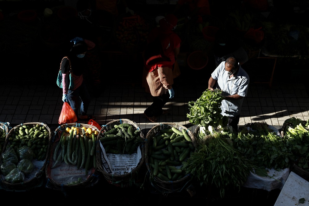 People shopping for fresh produce at a wet market in Petaling Jaya March 25,2020.  u00e2u20acu201d Picture by Ahmad Zamzahuri