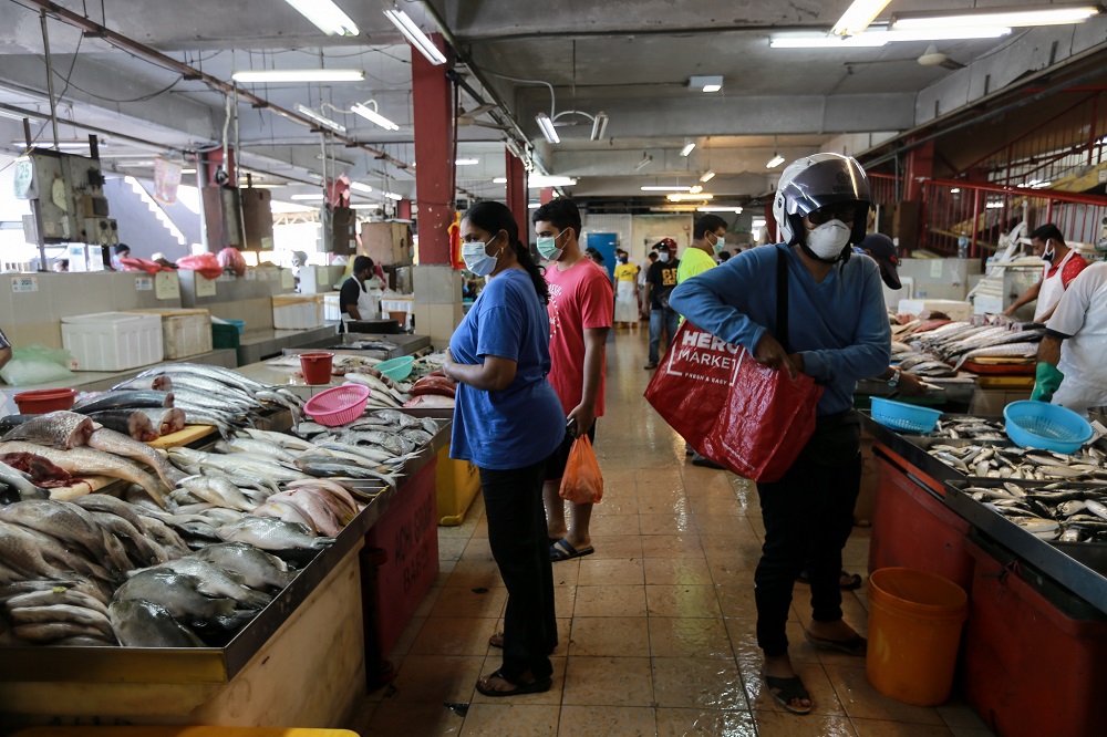 People shopping for fresh meat and produce at a wet market in Petaling Jaya March 25,2020.  u00e2u20acu201d Picture by Ahmad Zamzahuri