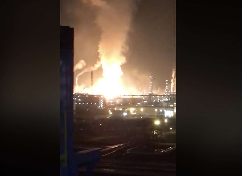 The blaze that broke out at Petronasu00e2u20acu2122 Refinery and Petrochemical Integrated Development project in Pengerang, Johor early this morning. u00e2u20acu201d Picture via Twitter/Bernamadotcom