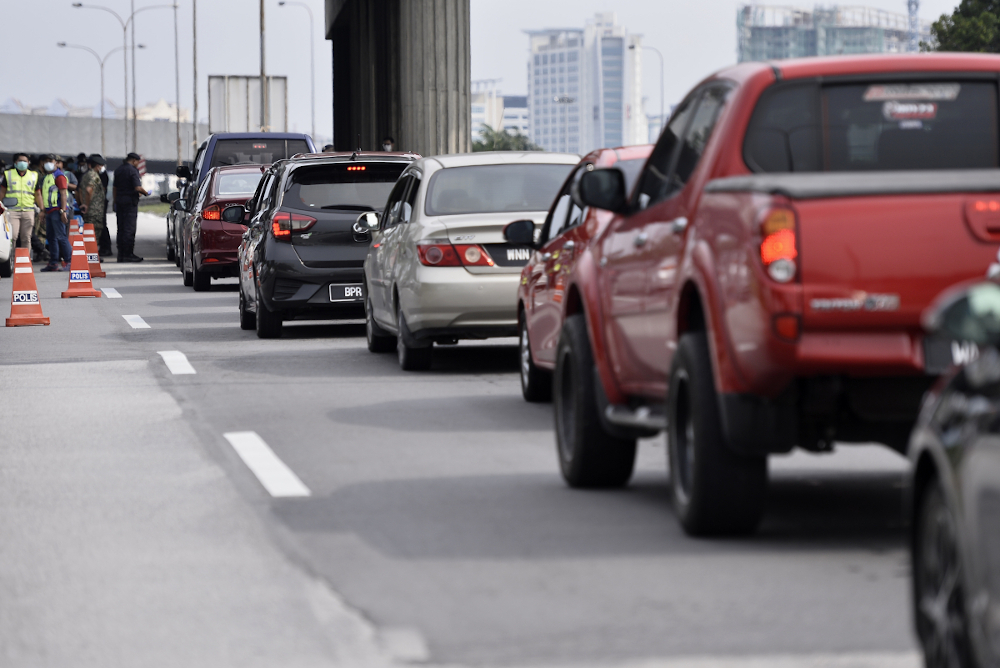 Soldiers and police officers conducting checks at a roadblock in Bukit Jelutong, Shah Alam March 22, 2020. u00e2u20acu201d Picture by Miera Zulyana
