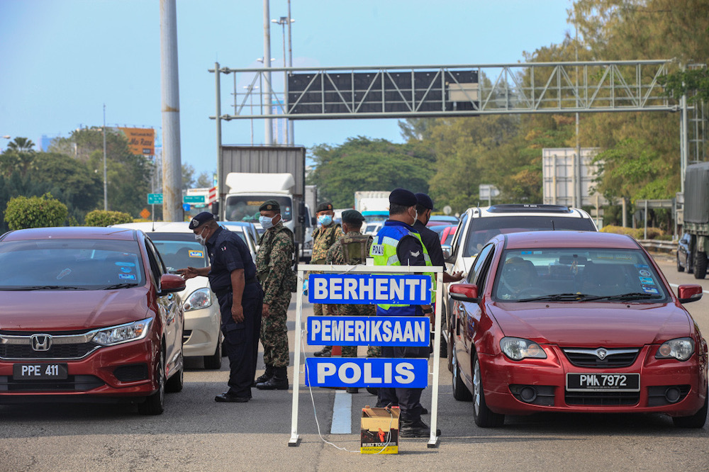 Several Malaysian Armed Forces personnel are seen assisting the police at one of the roadblocks to help maintain the movement control order at Tun Dr Lim Choong Eu Highway in Penang March 22, 2020. u00e2u20acu201d Picture by Sayuti Zainudin