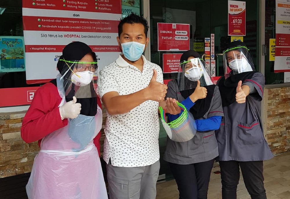Malaysian volunteers have come together to use 3D printers and other methods to make much-needed face shields for medical personnel. u00e2u20acu201d Picture via Facebook/Husni Faizu00e2u20acu017d/3D Printing Malaysia Community for Covid 19 Group