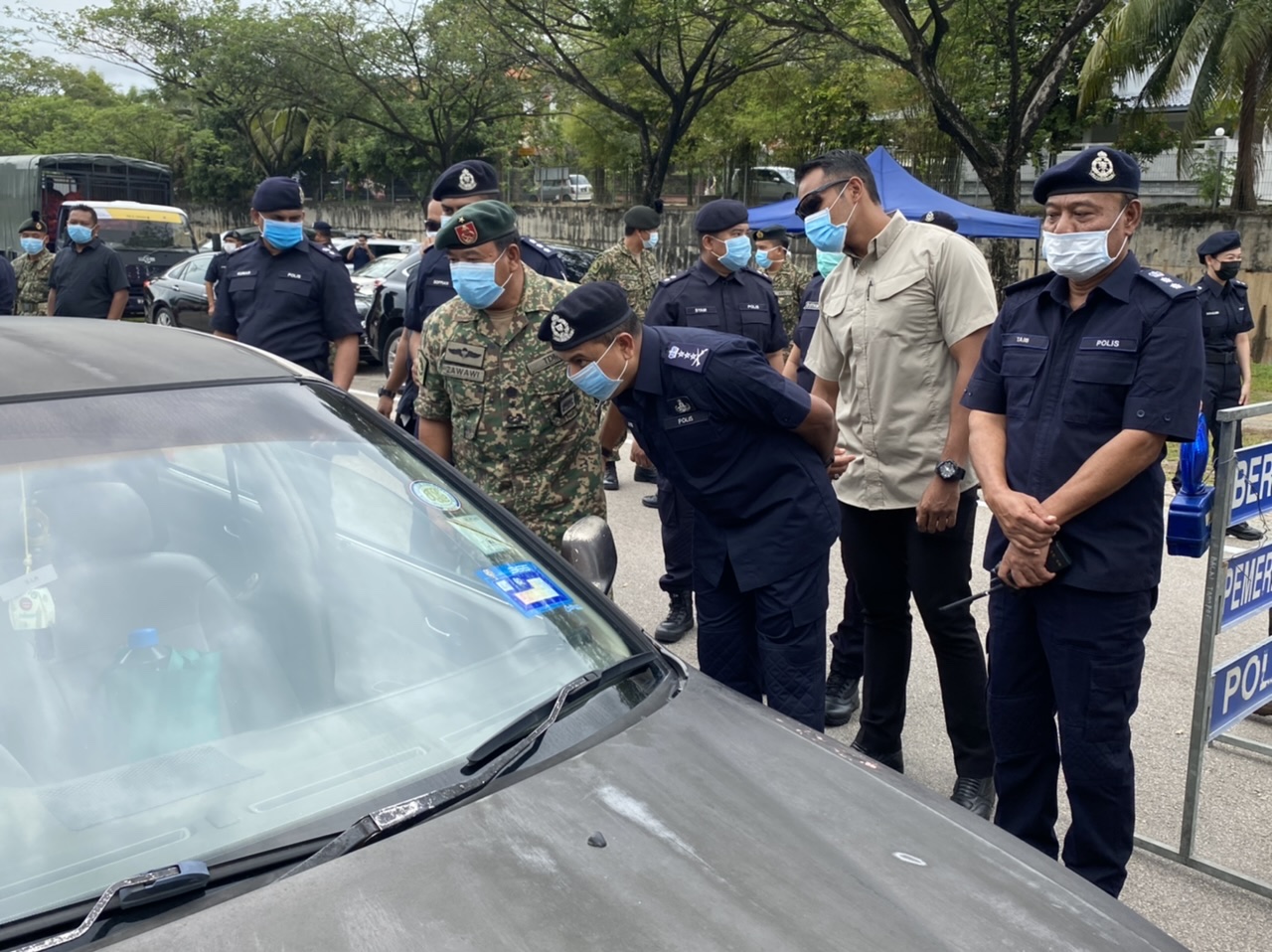 Johor police chief Datuk Ayob Khan Mydin Pitchay (third left) and  Brigadier General Datuk Zawawi Adam (second left) during a joint police and military roadblock in Tampoi, Johor Baru March 23, 2020. u00e2u20acu201d Picture by Ben Tan