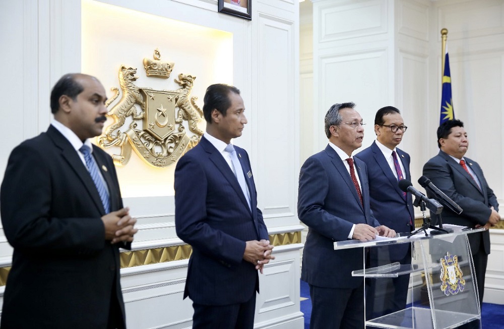 Johor Mentri Besar Datuk Hasni Mohammad (centre) announces incentives worth RM17.5 million following todayu00e2u20acu2122s extension of the MCO to April 14. u00e2u20acu201d Picture courtesy of Johor Mentri Besaru00e2u20acu2122s Office