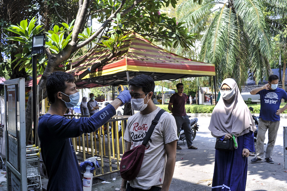 Baba Dona Super Mart Lembah Pantai taking precautionary measures to curb the spread of Covid-19 infection by implementing social distancing, crowd control measures, March 22, 2020. u00e2u20acu201d Picture by Shafwan Zaidon