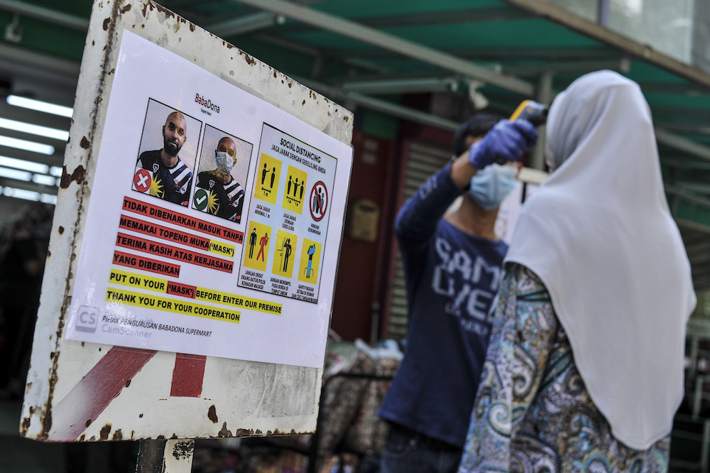 Baba Dona Super Mart Lembah Pantai taking precautionary measures to curb the spread of Covid-19 infection by implementing social distancing, crowd control measures, March 22, 2020. — Picture by Shafwan Zaidon