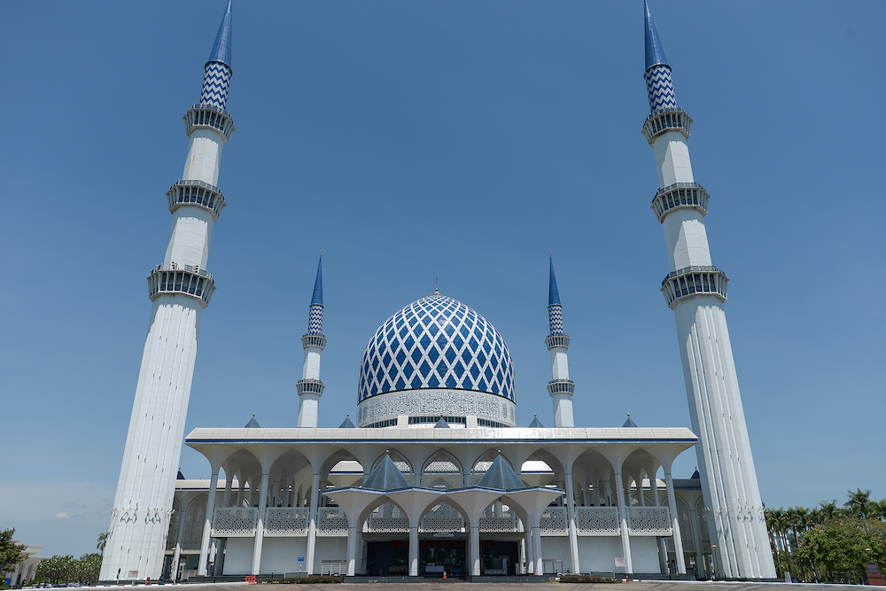 A general view of a deserted Selangor State Mosque as Muslims are not allowed to attend prayers due to the movement control order, Shah Alam March 29, 2020. u00e2u20acu201d Picture by Miera Zulyana
