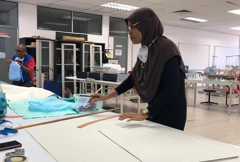 Hanisa said that it was the least they could do to help out the frontliners treating infected patients. — Picture via Facebook/Hanisa Hj Hassan