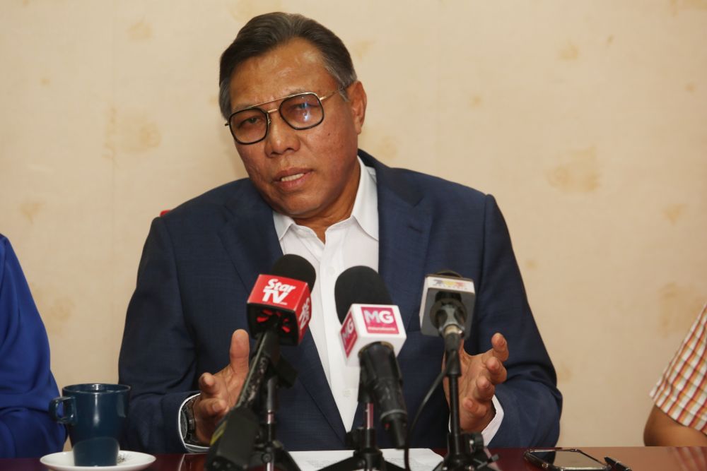 Selangor Bersatu chairman Datuk Abdul Rashid Asari speaks to reporters March 6, 2020. u00e2u20acu201d Picture by Choo Choy May 