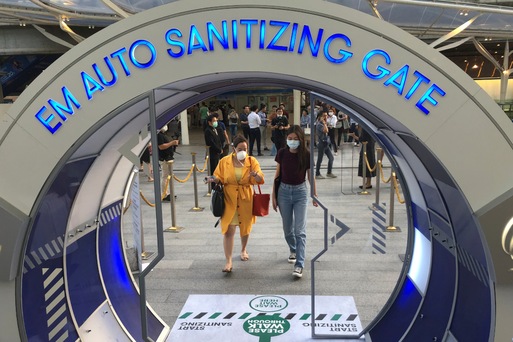 People walk through a u00e2u20acu02dcsanitising gateu00e2u20acu2122 spraying disinfectans againts coronavirus before entering into a shopping mall in Bangkok, Thailand March 6, 2020. u00e2u20acu201d Reuters