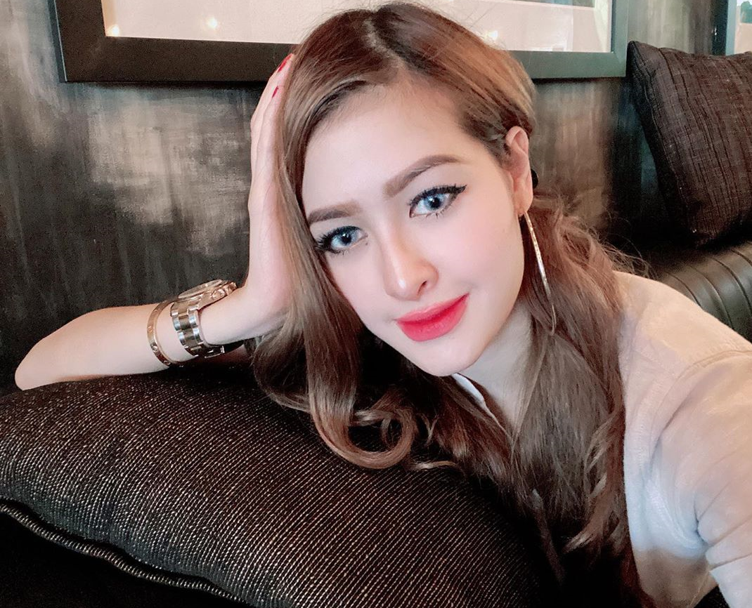 Eina was less than flattered after a follower commented she lost out on curves against Sajat. u00e2u20acu201d Picture via Instagram