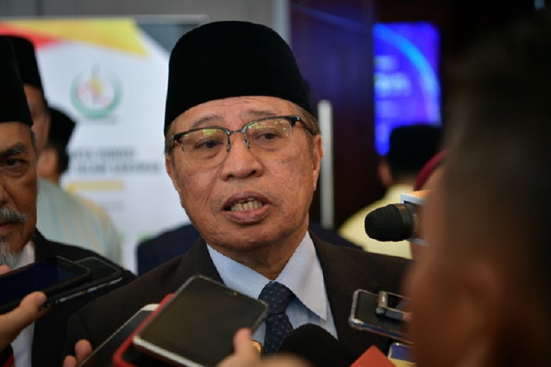 Sarawak Chief Minister, Datuk Patinggi Abang Johari  Openg when met by the media after launching the Wawasan Ummah Gemilang 2020, in Kuching March 4, 2020. u00e2u20acu201d Bernama pic