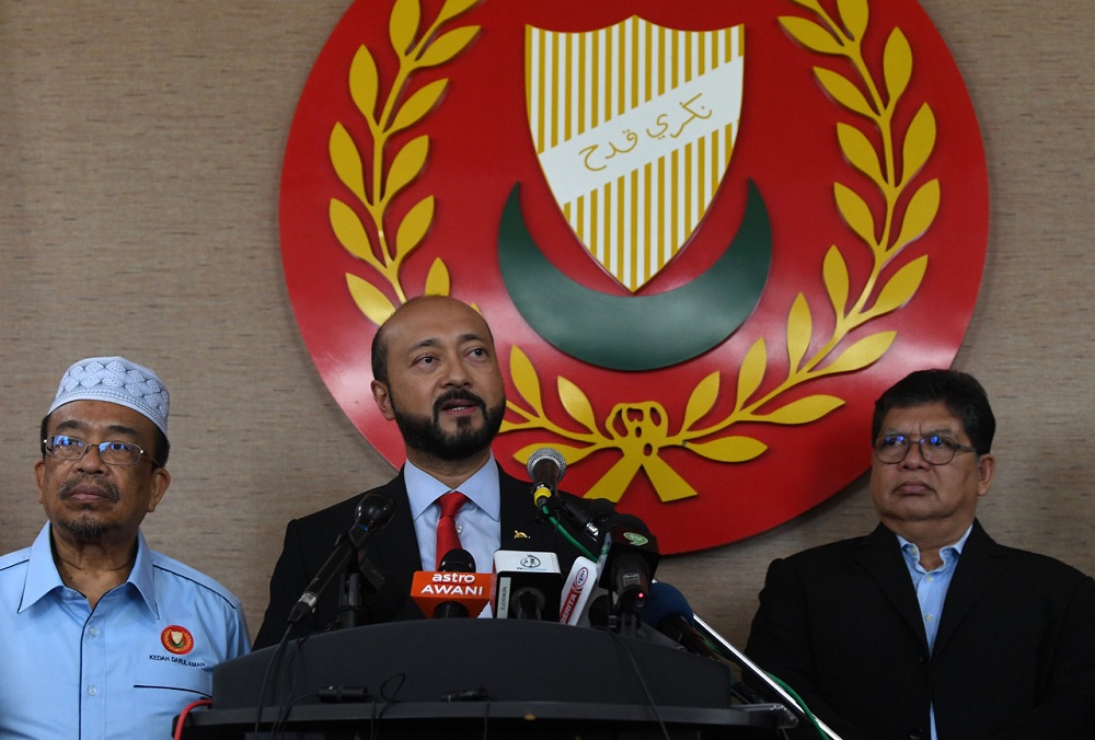 Kedah Mentri Besar Datuk Seri Mukhriz Mahathir (centre) speaks during a press conference at Wisma Darul Aman in Alor Setar March 4, 2020. — Bernama pic