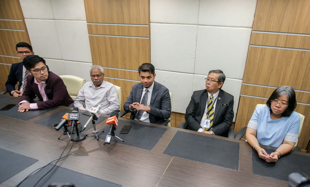 Perak exco Hasnul Zulkarnain Abd Munaim (centre) speaks during a media conference in Ipoh March 2, 2020. u00e2u20acu201d Picture by Farhan Najib