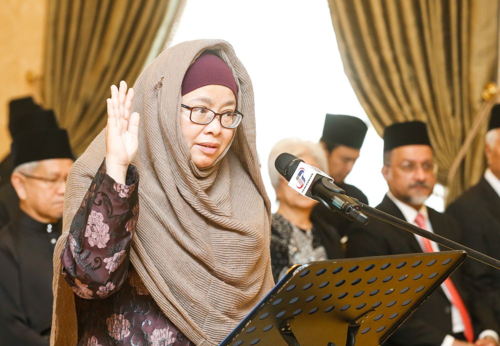 Penang state executive councillor Norlela Ariffin takes her oath of office at Seri Mutiara, George Town on March 12, 2020. u00e2u20acu201d Picture by Sayuti Zainudin