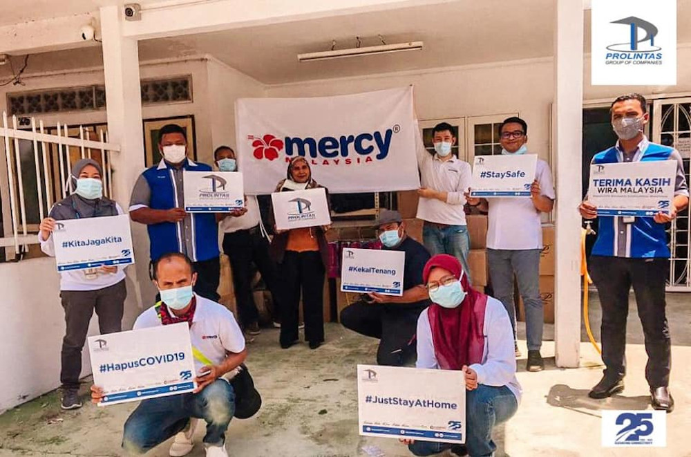 NGOs including Mercy Malaysia have teamed up with Prolintas to distribute the aid. — Picture via Facebook/PROLINTAS Highways