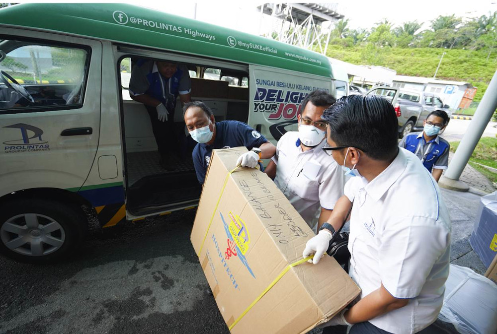 Members of the Prolintas team transporting medical equipment to be used by hospitals overwhelmed with Covid-19 infected patients. u00e2u20acu201d Picture courtesy of Prolintas