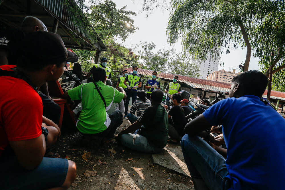 Police arrest youths who violate the movement control order in Jelutong, Penang, March 28, 2020. u00e2u20acu201d Picture by Sayuti Zainudi nn