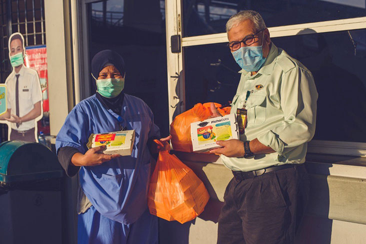 Some of the meal recipients under the Zaza Movement include Serdang Hospital, UM Medical Centre, Klinik Kesihatan KL, Elderly Care Centre and two refugee communities.