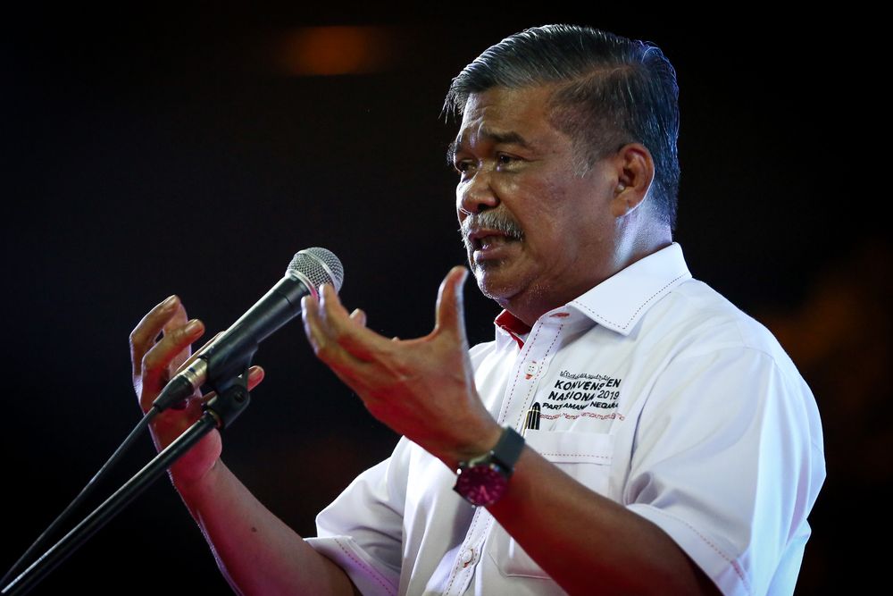 Amanah president Mohamad Sabu speaks during a Jelajah Harapan event in Klang March 7, 2020. u00e2u20acu201d Picture by Yusof Mat Isa