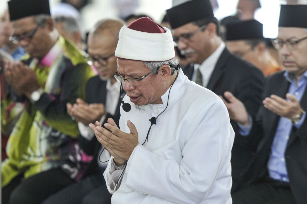 Datuk Seri Zulkifli Mohamad leads a prayer session at the Tuanku Mizan Mosque in Putrajaya March 12, 2020. u00e2u20acu201d Picture by Shafwan Zaidon