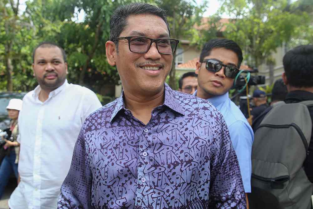 Perak Menteri Besar Datuk Seri Ahmad Faizal Azumu speaks to the media outside Tan Sri Muhyiddin Yassin's residence in Kuala Lumpur March 1, 2020. u00e2u20acu201d Picture by Yusof Mat Isa