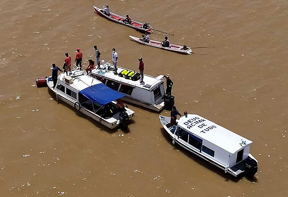 Rescuers searching for victims on March 2, 2020 after the riverboat Anna Karoline 3 sank on February 29, 2020 up the Jari River, an Amazon tributary near Gurupa, Para State, Brazil.  u00e2u20acu201d Amapa State Press Office handout via AFP