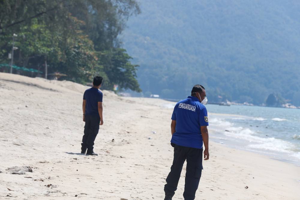 Enforcement officers from the Penang Island City Council were stationed at eight zones along the whole Tanjung Bungah and Batu Ferringhi stretch.