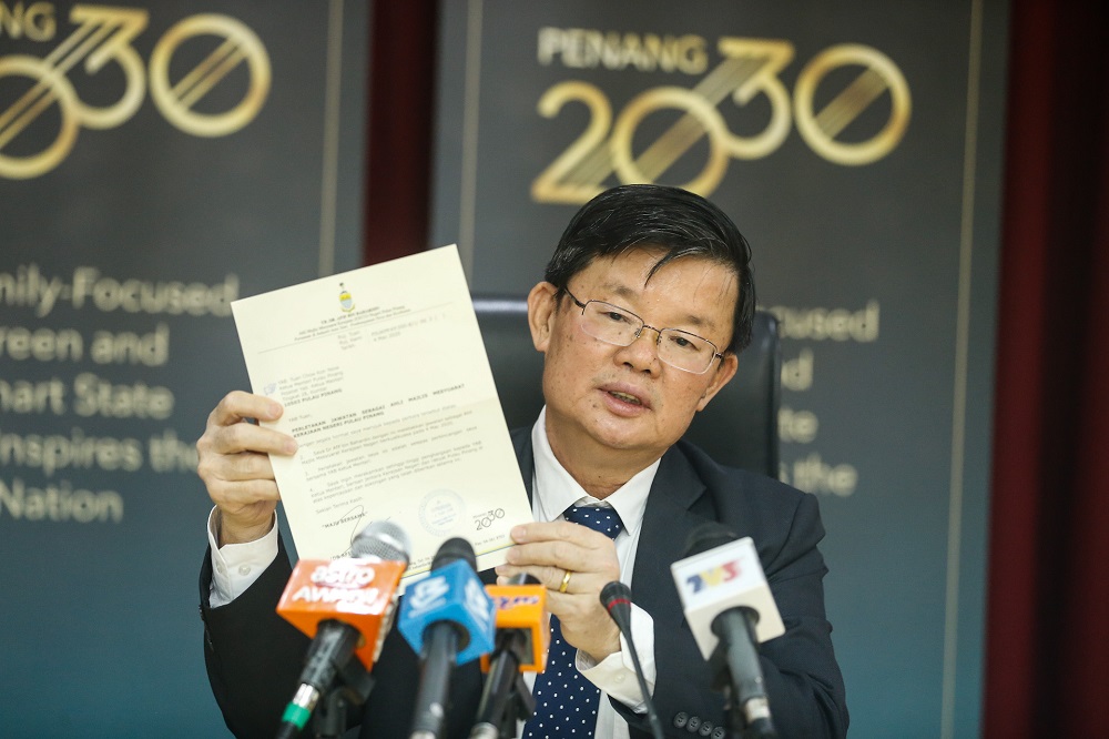 Penang Chief Minister Chow Kon Yeow showing an official letter as he announces state exco Dr Afif Bahardinu00e2u20acu2122s resignation during a press conference on March 4, 2020. u00e2u20acu201d Picture by Sayuti Zainudin