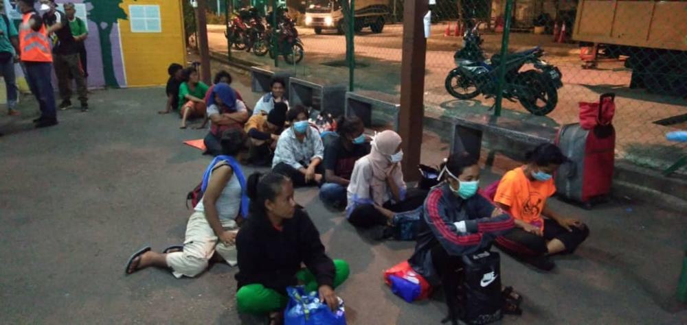 Authorities found 183 individuals loitering in several areas of Kuala Lumpur. ― Picture via Facebook/Dewan Bandaraya Kuala Lumpur