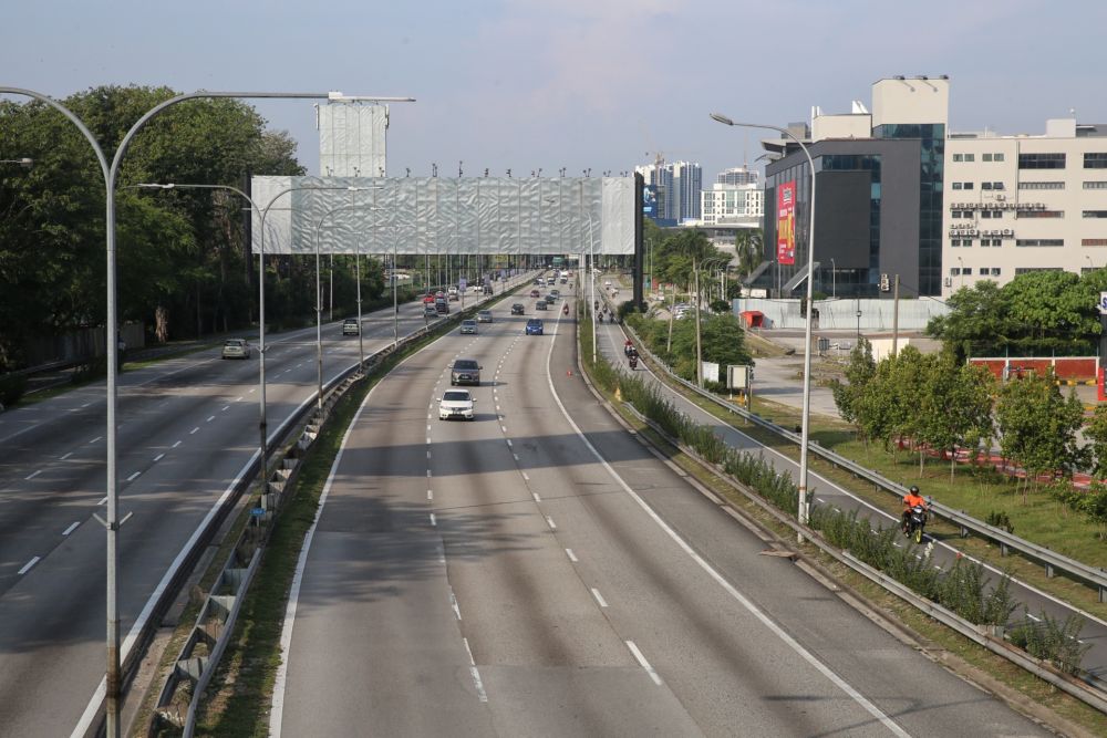 A general view of traffic on the Federal Highway in Petaling Jaya Kuala Lumpur as the movement control order kicks in on March 18, 2020. u00e2u20acu201d Picture by Choo Choy May