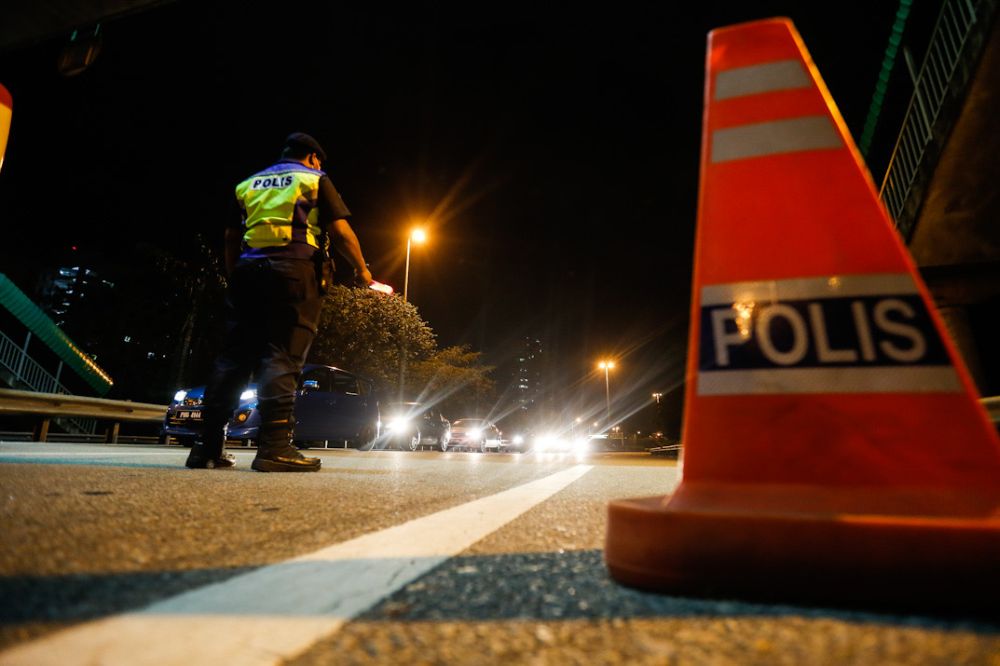Police personnel conduct a  roadblock in George Town March 19, 2020. u00e2u20acu201d Picture by Sayuti Zainudinnn