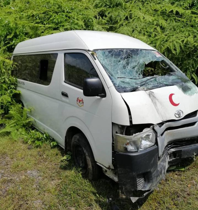 A medical officer and her child were among the casualties of a accident involving a hospital vehicle en route to Gua Musang in Kelantan March 29, 2020. u00e2u20acu201d Picture via Facebook/Noor Hisham Abdullah