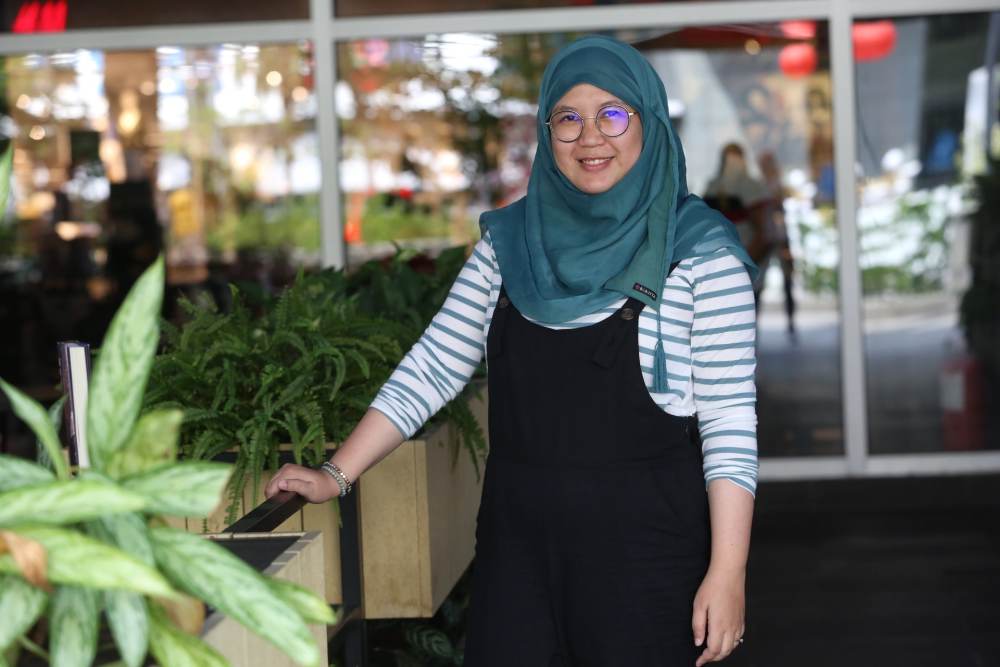 Award-winning author Hanna Alkaf who won the US Freeman Book Award for her debut novel, ‘The Weight Of Our Sky’, kicks off #KitaJagaKita. ― Picture by Choo Choy May