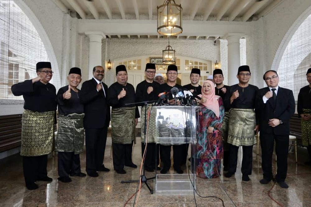 Johor Mentri Besar Datuk Hasni Mohammad (centre) addresses reporters at the Johor Mentri Besaru00e2u20acu2122s official residence in Saujana, Johor Baru March 6, 2020. u00e2u20acu201d Picture by Ben Tan