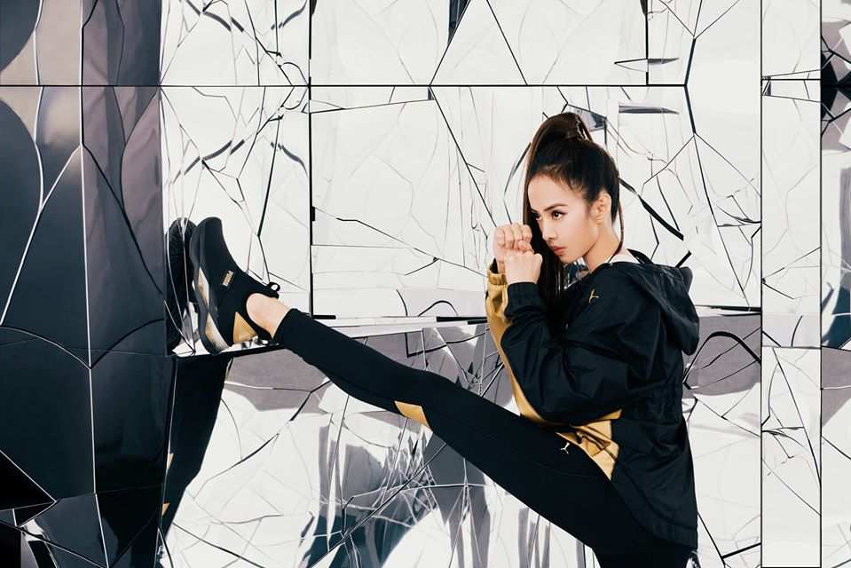 Taiwanese singer Jolin Tsai had her fans in stitches when she mistakenly used blench thinking it was hand sanitiser. u00e2u20acu201d Photo via Facebook/Jolin Tsai