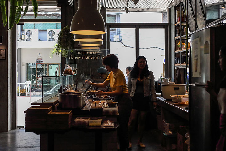 Bringing Northern Thailand’s 'khao gaeng' style of serving to Bangkok