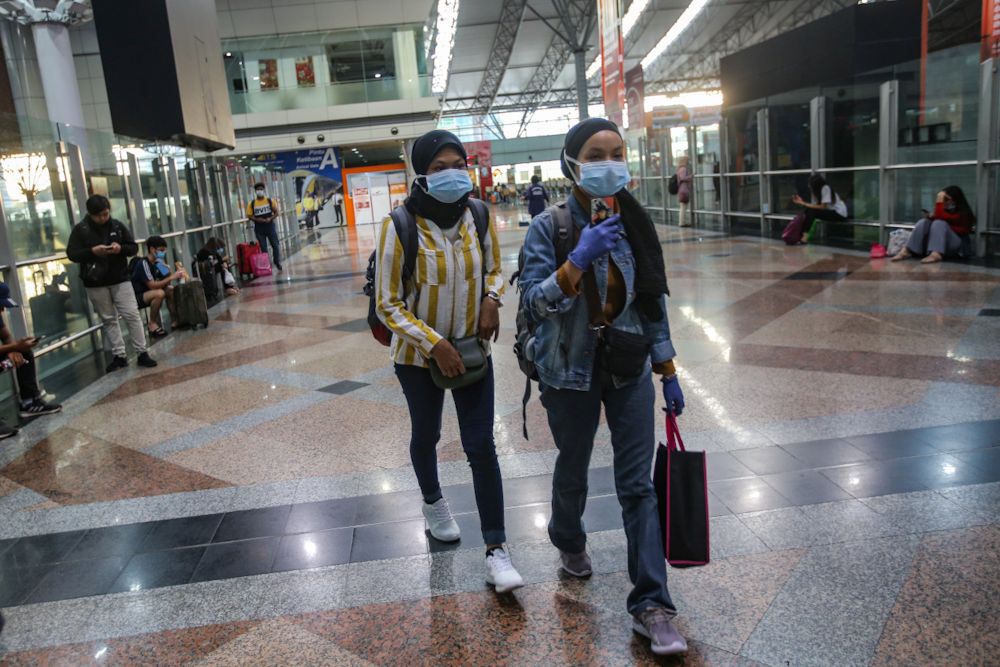 Commuters wearing face masks are pictured at the KL Sentral public transportation hub in Kuala Lumpur March 18, 2020. u00e2u20acu201d Picture by Hari Anggara