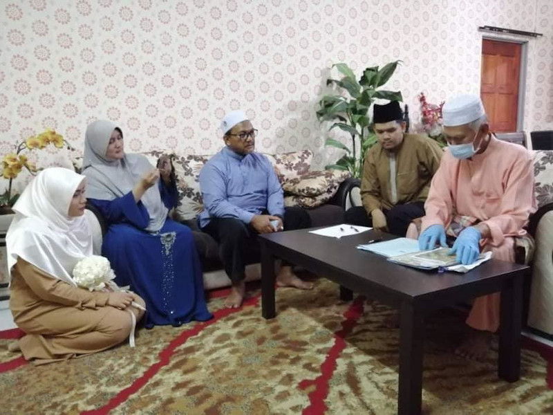 Nurul Syamimi and Saufi Aqmar were officially pronounced as husband and wife March 20, 2020. u00e2u20acu201d Picture courtesy of Facebook/Nurul Syamimi Ibrahim 
