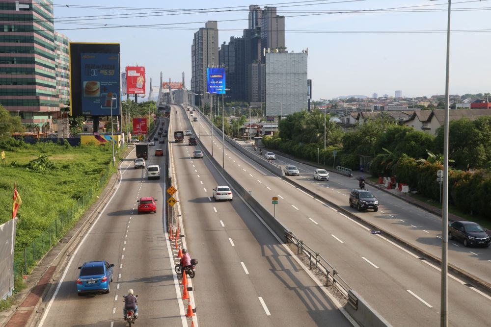 A general view of traffic on the LDP in Petaling Jaya Kuala Lumpur as the movement control order kicks in on March 18, 2020. u00e2u20acu201d Picture by Choo Choy May
