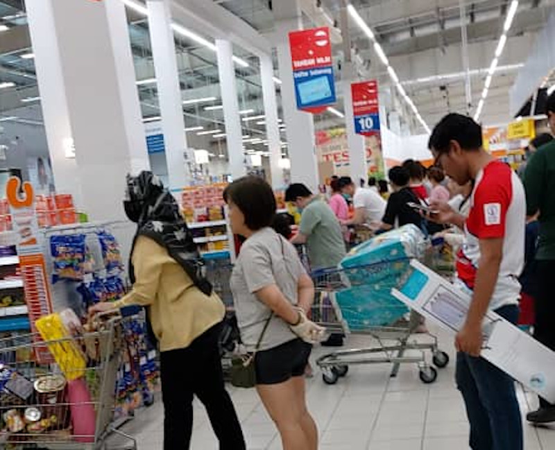People queue at Tesco in Cheras with their groceries amid fear of a lockdown by the Malaysian government following a spike in Covid-19 cases. u00e2u20acu201d Picture courtesy of R. Mages
