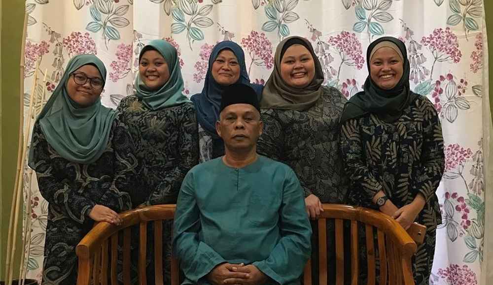 Nabilah (second left) and her sisters all have experience working in childcare centres. u00e2u20acu2022 Picture via Facebook/Rozilah Moin