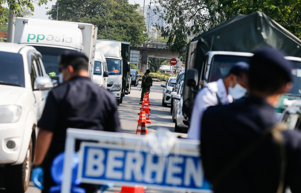 The police, army and Rela personnel join forces to man road blocks in George Town March 31, 2020.  u00e2u20acu201d Picture by Sayuti Zainudin